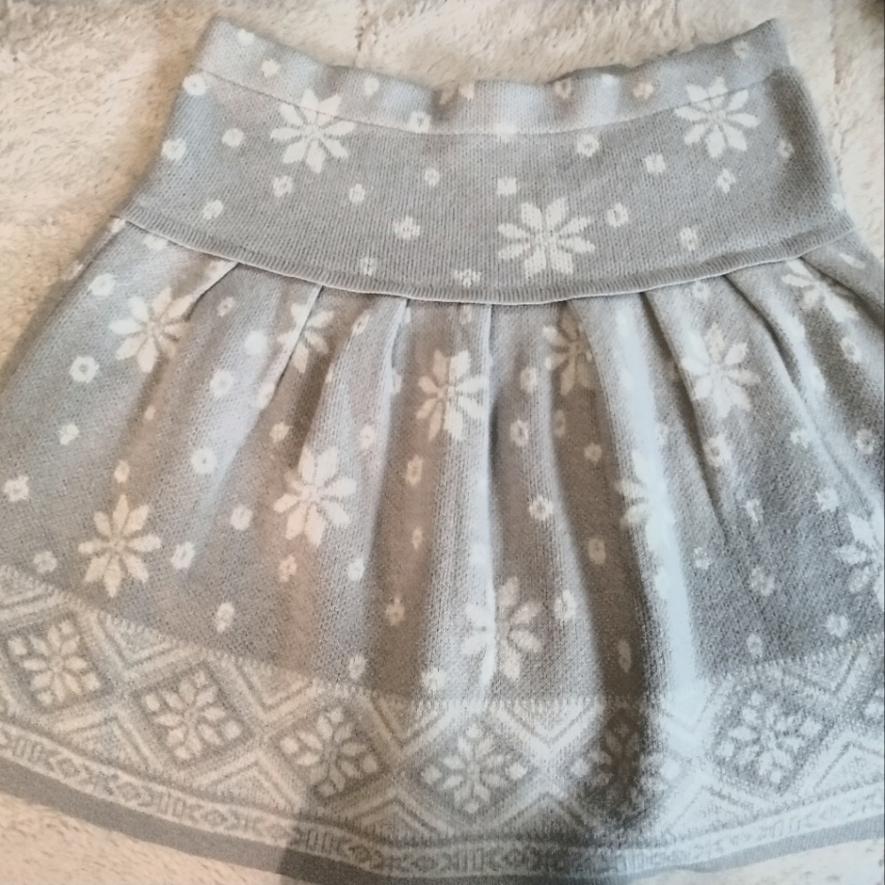 Princess Vera Wang, medium, gray and white skirt